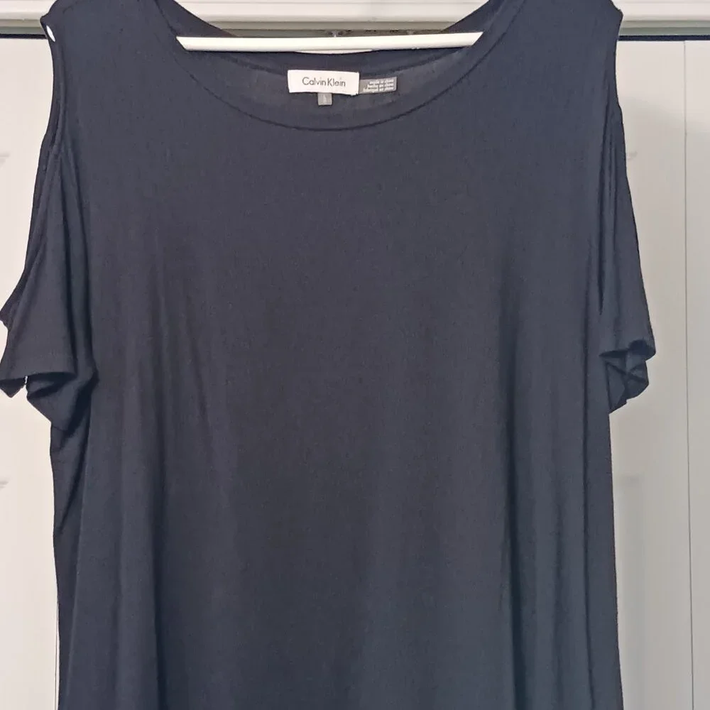 #152 3/$18 - Calvin Klein Black Short Sleeve Top Size L - Picture 3 of 5